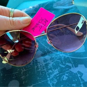 NWT Betsey Johsnon Sunglasses